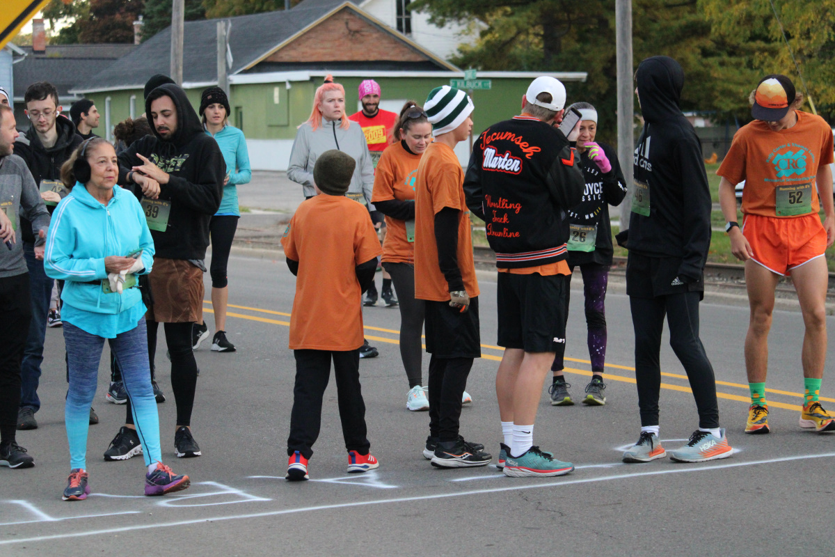 Runners waiting at the starting line.